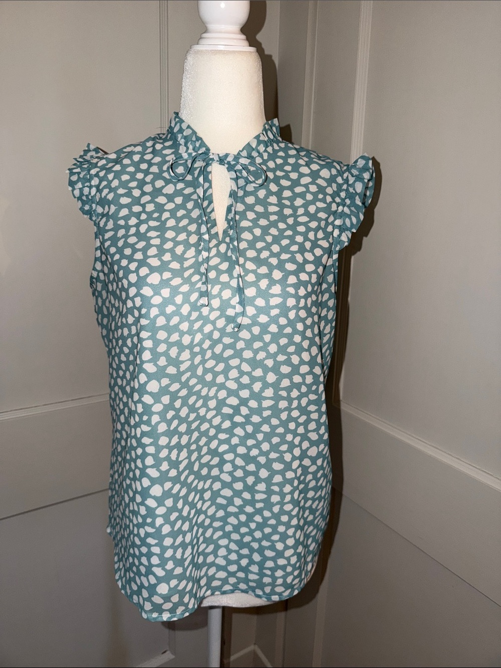 Women’s Boutique Tie-Neck Sleeveless Blouse Teal White Spot Small